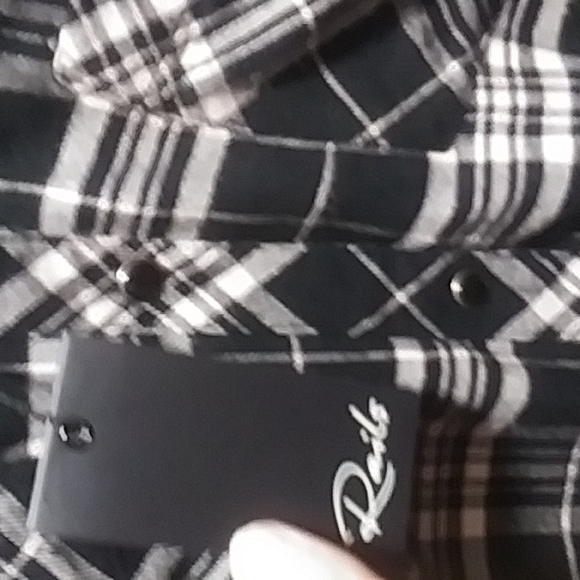 NWT Rails Leo Button down In Onyx Peach - Picture 9 of 13